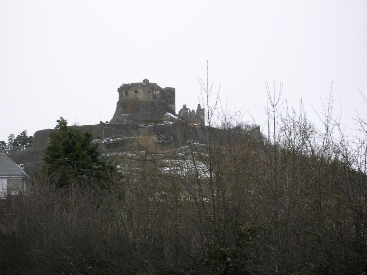 La Cle Des Champs Bed & Breakfast Murol Exterior photo